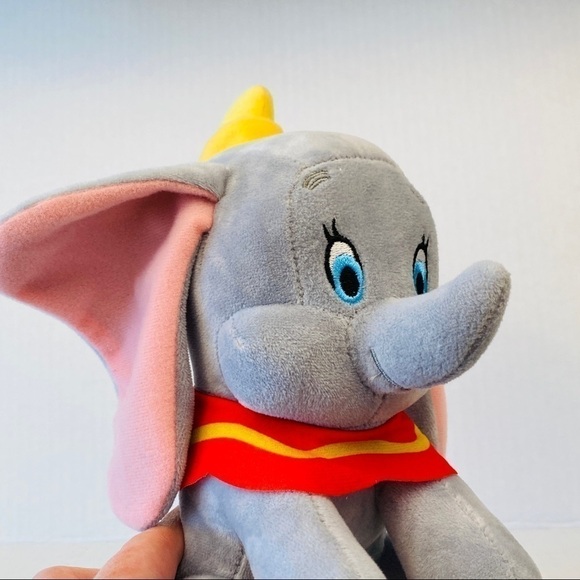 Disney dumbo plush 24cms 9” high elephant - Picture 5 of 9